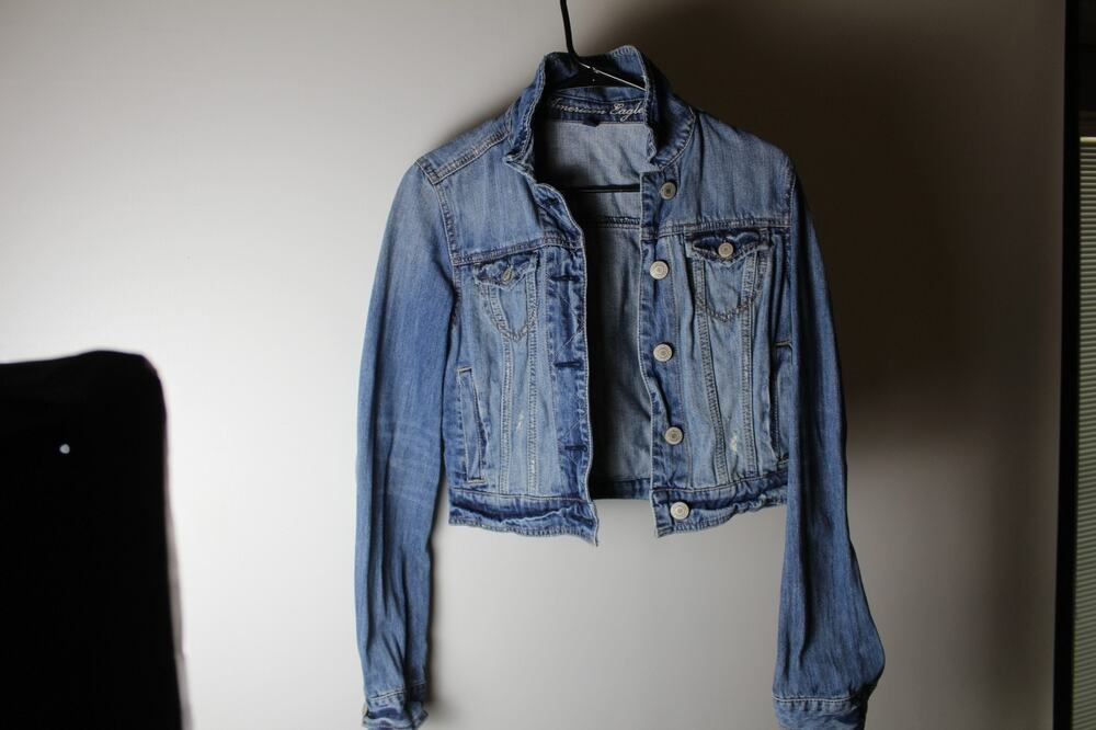 American Eagle AE77 Women's Cropped Denim Jacket Size Small